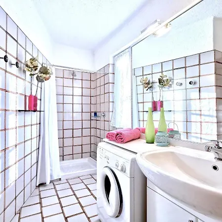 Luxurious In With Swimming Pool Holiday home Lierna